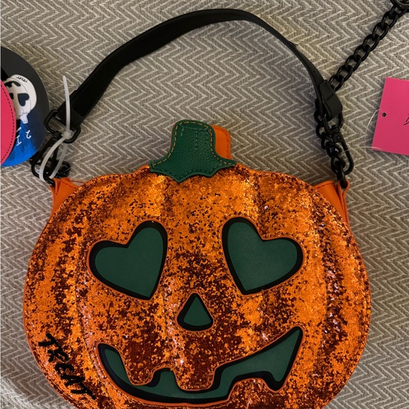 Betsey Johnson Halloween Jack O Lantern Glow Dark Pumpkin Crossbody Bag NWT - Picture 14 of 16